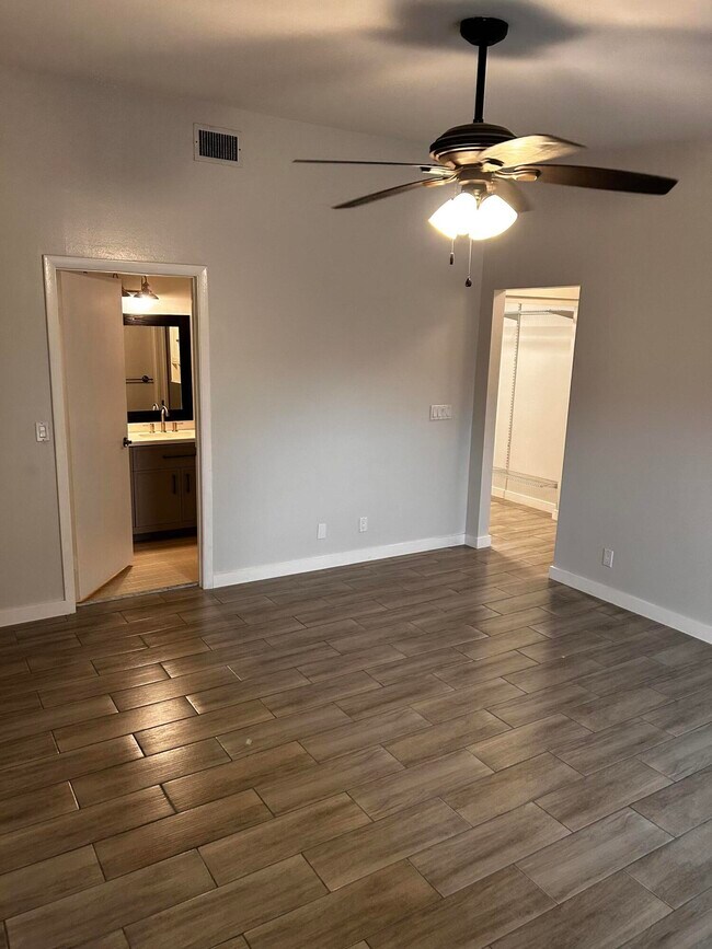 Building Photo - 51 Meadows Dr