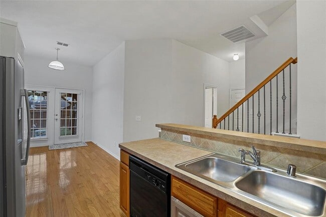 Building Photo - 7907 Rosebriar Ln