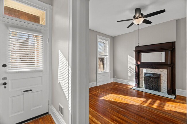 Building Photo - Extremely Spacious and Bright 2-Bedroom Apartment on Cherokee Street