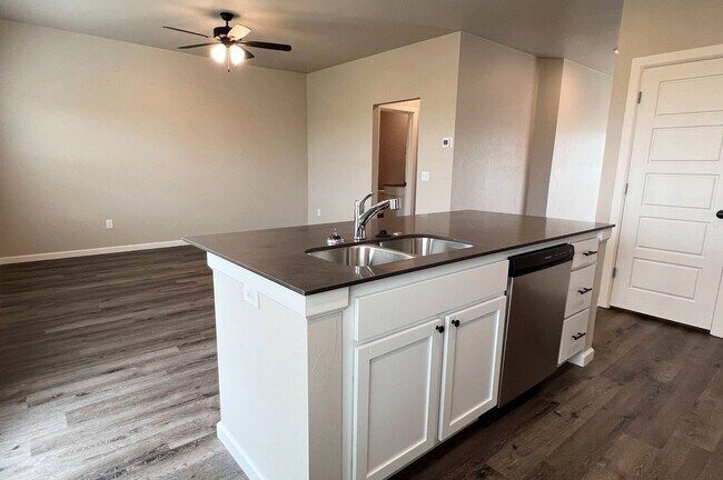 Building Photo - Townhome For Rent NW OKC!