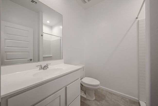 Building Photo - NEW 5 BEDROOM 3 BATHROOM HOME AVILABLE FOR RENT!