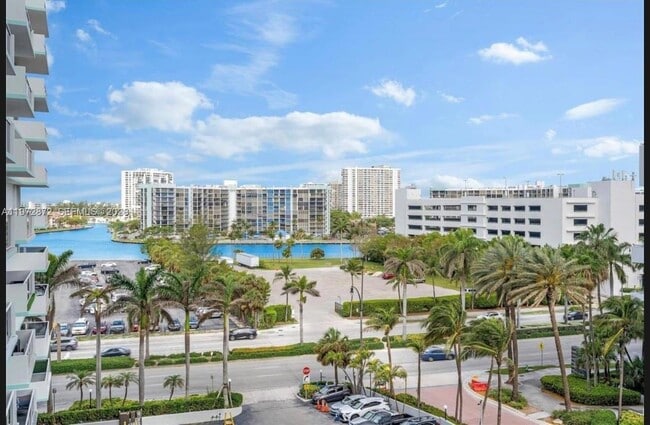 Building Photo - 3725 S Ocean Dr