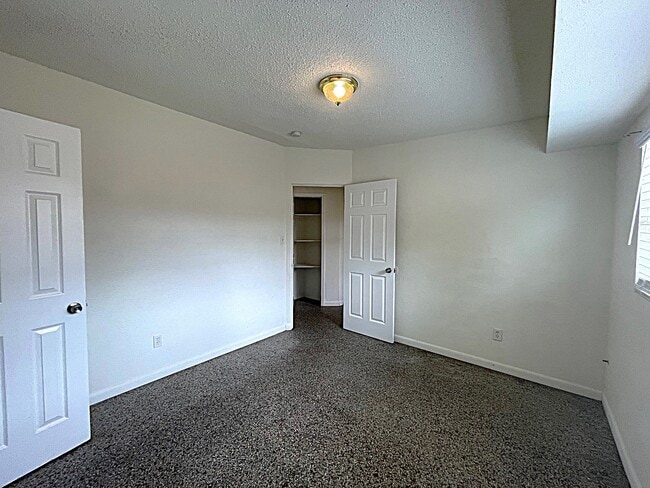 Building Photo - 218 N Lakeland Ave
