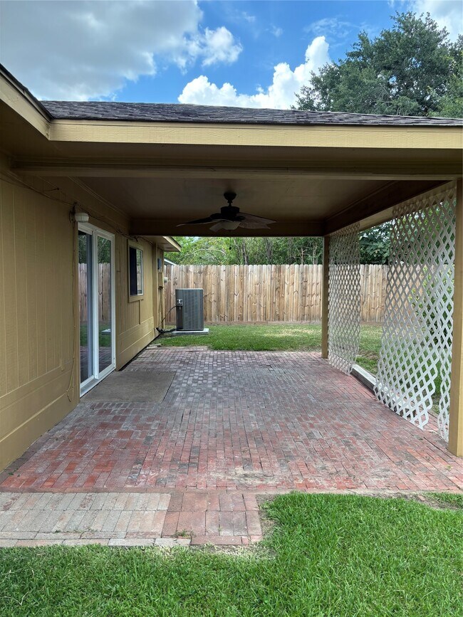 Building Photo - 1726 Oakwell Ln