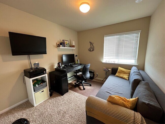 Building Photo - 1010 Lost Pines Ln