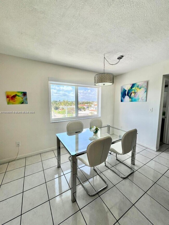 Building Photo - 8001 Crespi Blvd