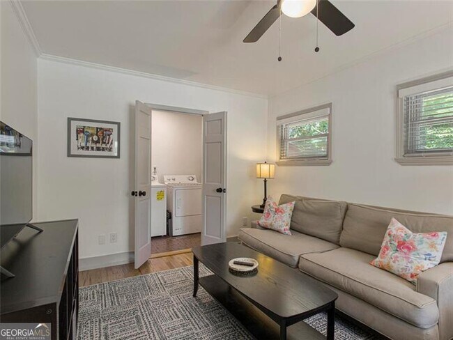 Building Photo - 1572 Berkeley Ln NE