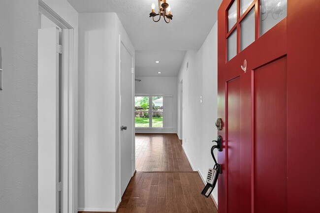 Building Photo - 2303 Whitelake Dr