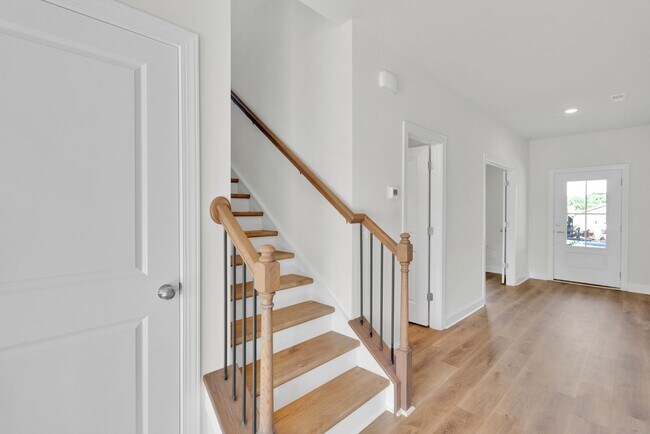 Building Photo - Beautiful 4BR 2.5BA Home w/ Full Appliance Kitchen • Garage Parking •