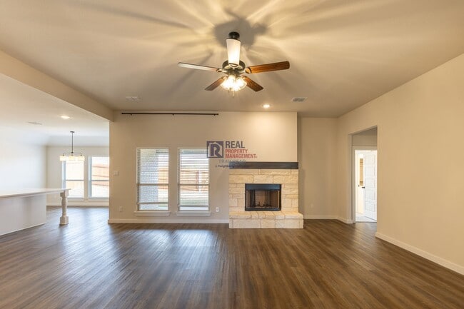 Building Photo - 124 Mesa Dr