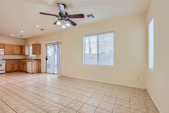 Building Photo - EXQUISITE 3-Bedroom Home - Modern Amenitie...