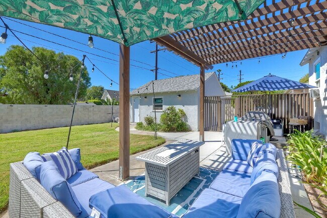 Building Photo - Beautifully Renovated La Mesa Home with 2-Car Detached Garage!