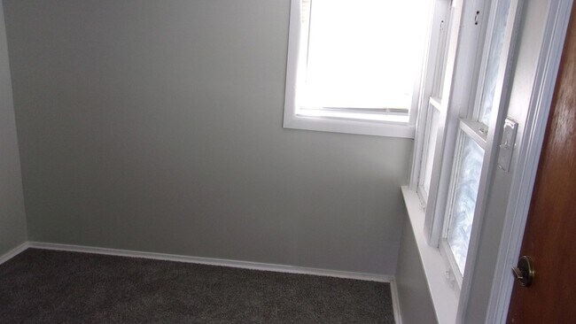 Building Photo - 50 W 108th St