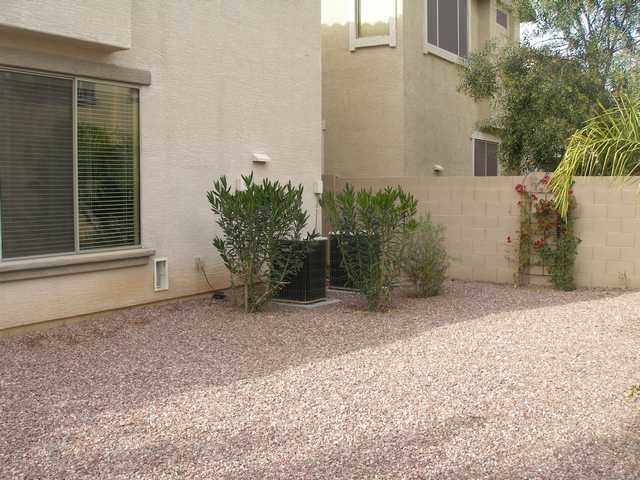 Building Photo - 4 Bed 2.5 Bath Home! Beautiful Kitchen! Gr...