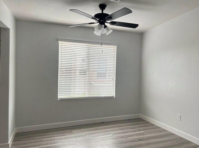 Building Photo - Stunning Home in the Beautiful Mariposa Community of Santa Clarita!