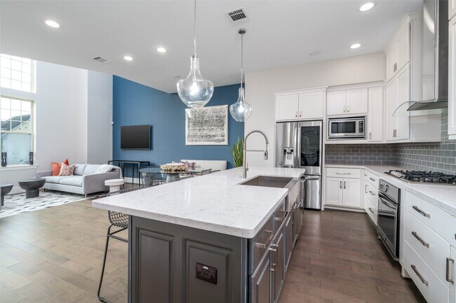 Building Photo - 1303 Edwinstowe Trl