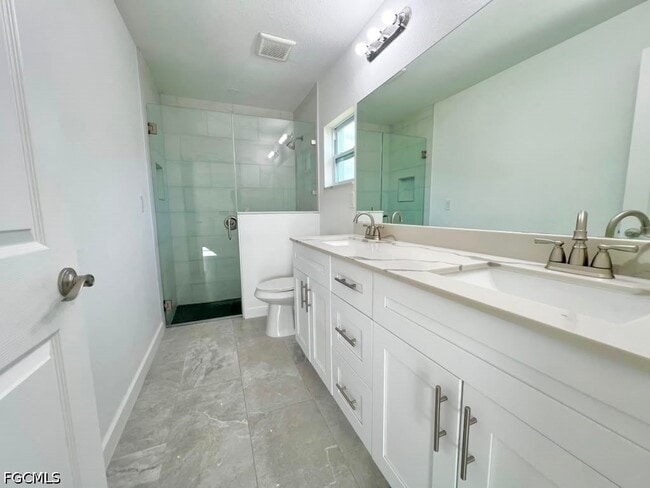 Building Photo - 4622 SW 7th Pl
