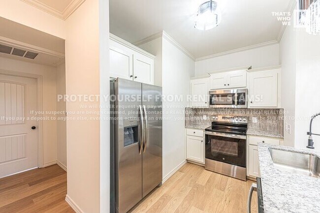 Building Photo - 1115 N Leverett Ave