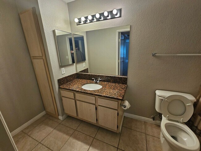 Building Photo - 1 Bedroom Condo located at Bella Club