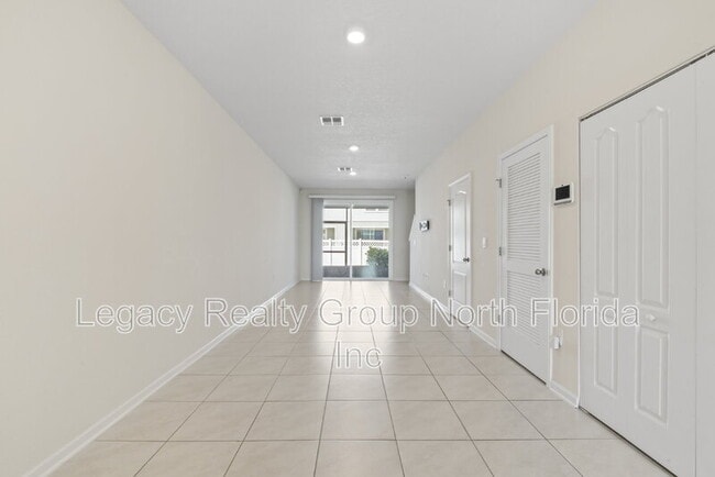 Building Photo - 509 Big Tree Wy