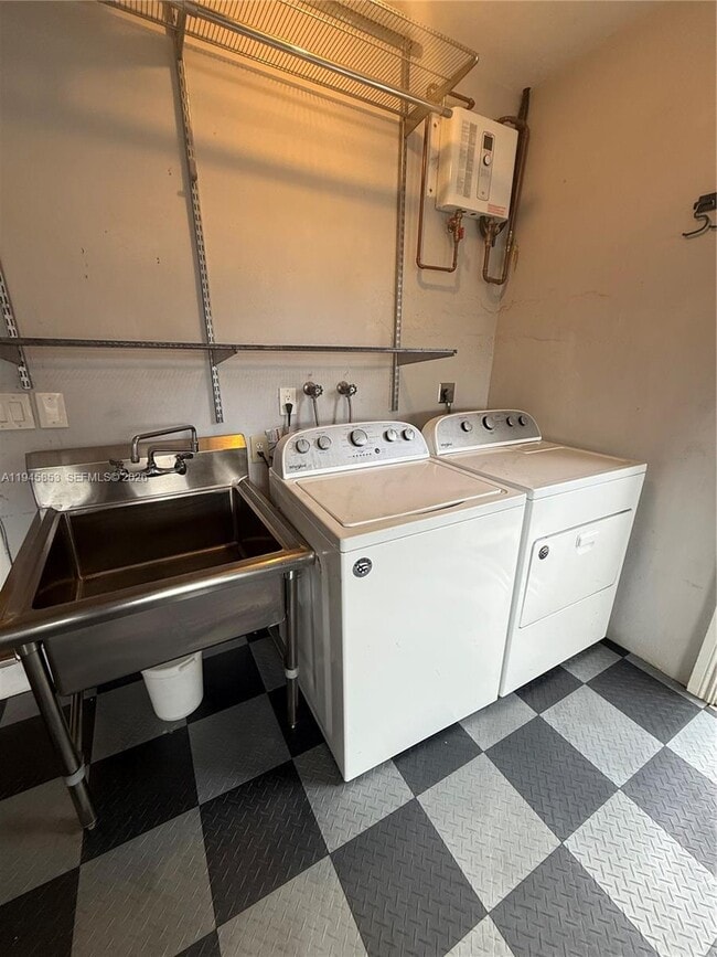 Building Photo - 407 SE 4th Terrace