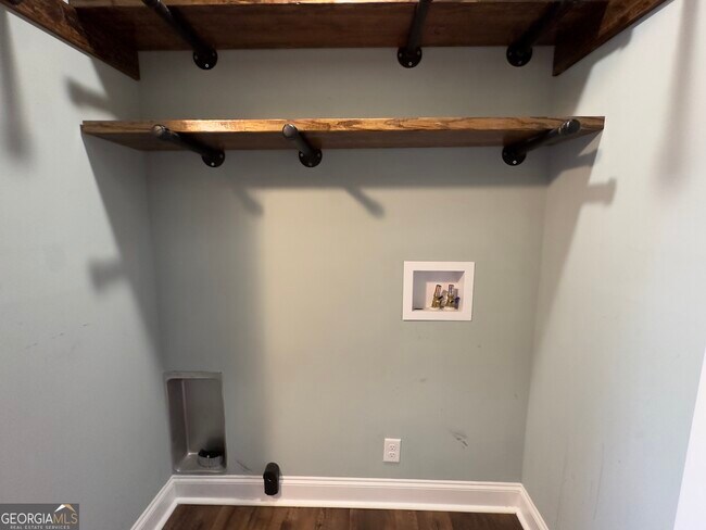 Building Photo - 10 Church St