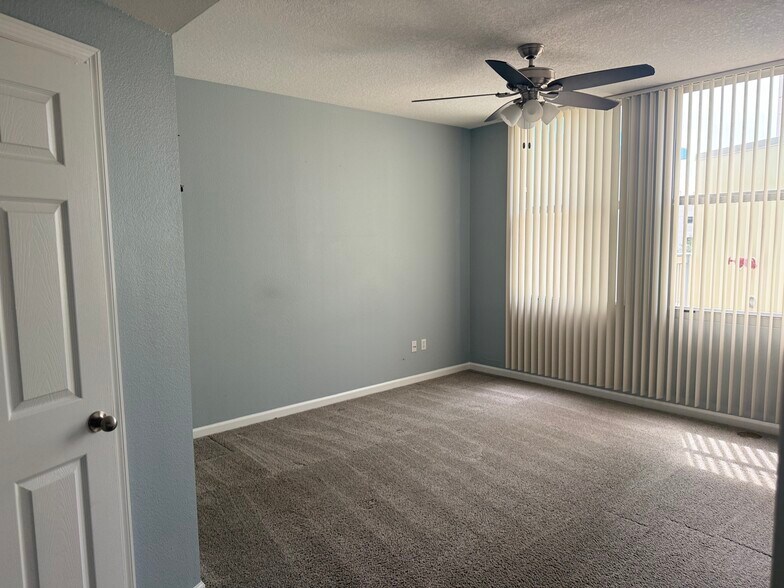 Masterbedroom - 322 E Central