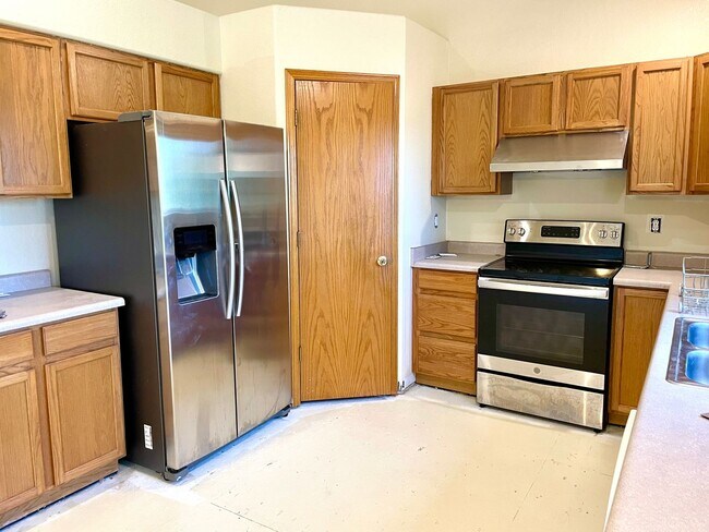 Building Photo - 348 Albion Way