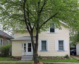 Building Photo - 3 Bed 1 Bath Downtown St. Joseph