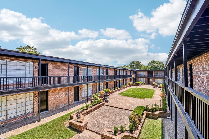 Building Photo - Rose Garden Apartments