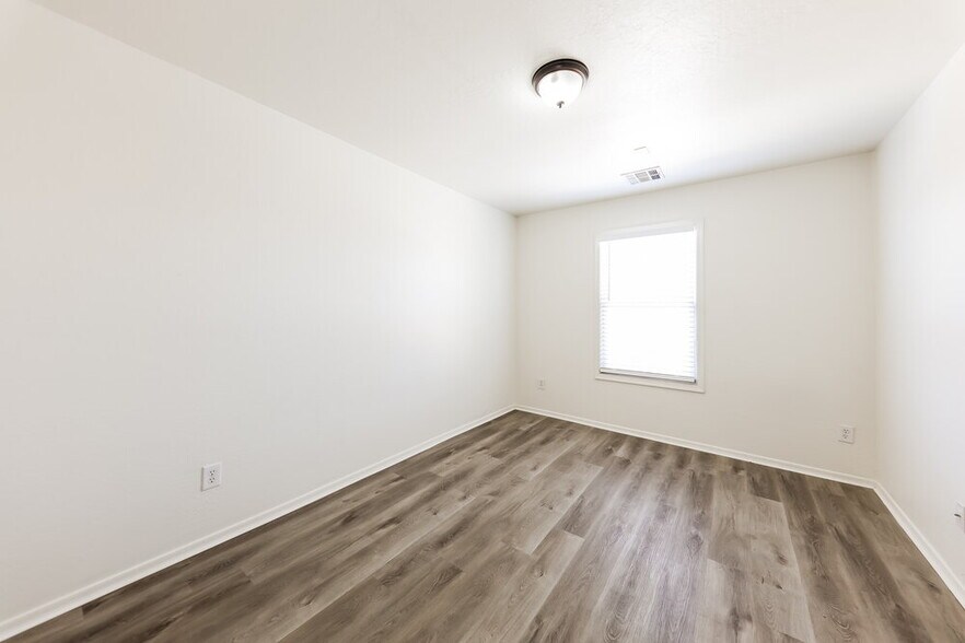 Building Photo - 16041 N 171st Dr