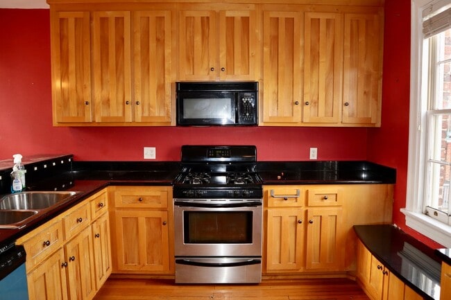 Building Photo - THIS IS THE ONE 2 Bedroom 2 Bath Condo in ...
