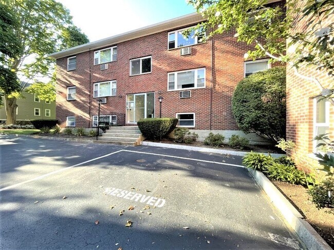 Building Photo - 580 Salem St