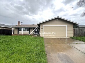 Building Photo - Spacious 4bd/2ba House with 2 Car Garage