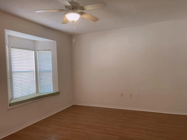 Building Photo - 4847 NW 78th Rd