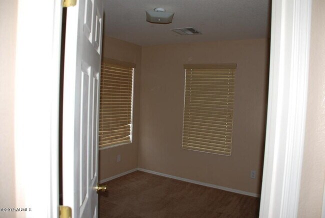Building Photo - 1637 E Aspen Ave