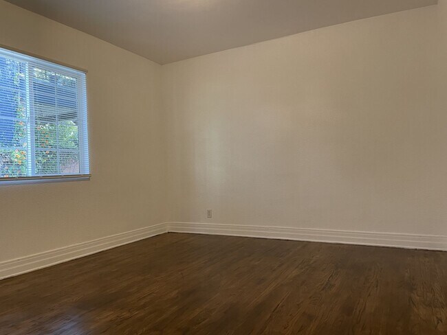 Building Photo - Private Single Family Home in Central Quie...
