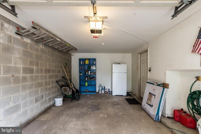 Building Photo - 313 Sage Ln