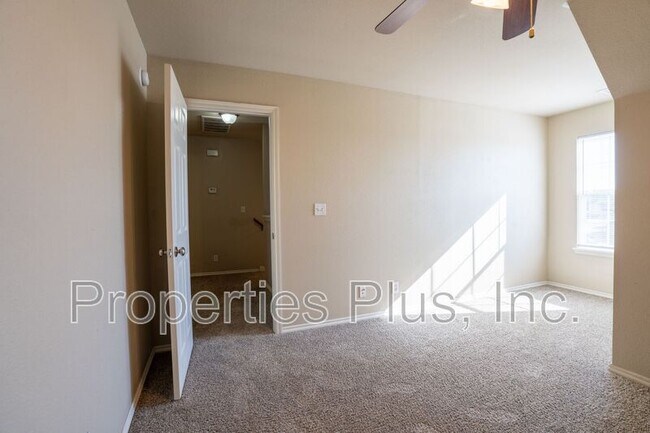 Building Photo - 977 Hamilton Falls