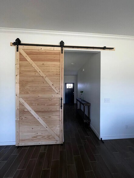 Building Photo - 200 Bull Run