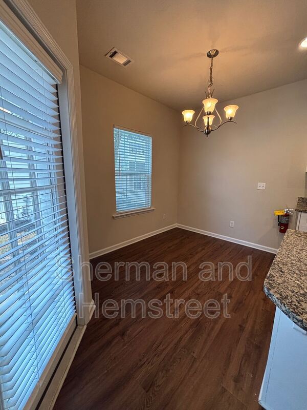 Building Photo - 905 Joiner Cir