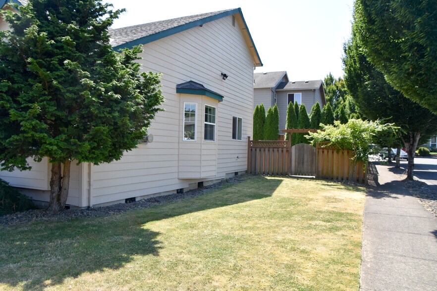 Building Photo - 5126 SE 16th Dr
