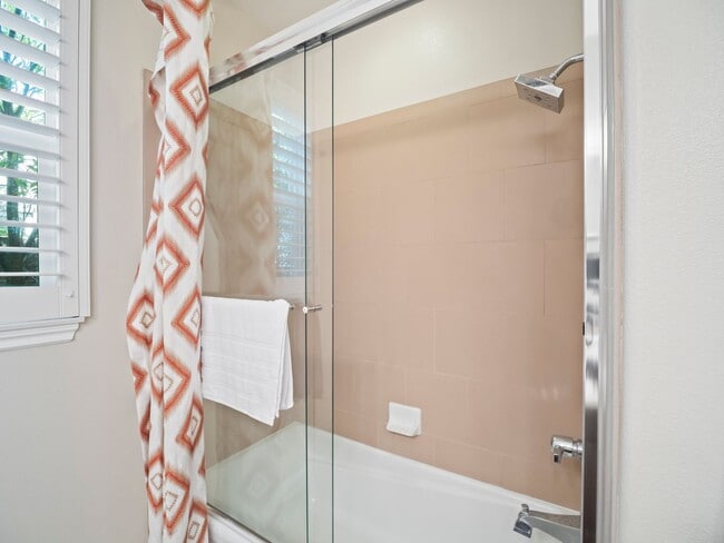 Building Photo - Showing Times: to schedule a viewing, please call & contact us