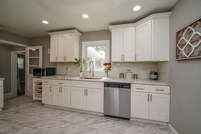 Building Photo - 6514 Bonroi Dr