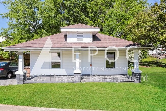 Primary Photo - 3225 Summit Ave