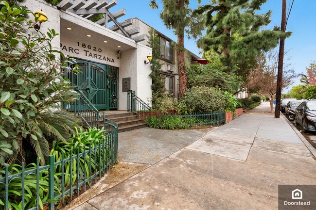 Building Photo - 18620 Hatteras St