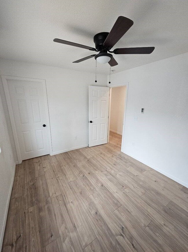 Building Photo - 20460 Rimrock Rd E