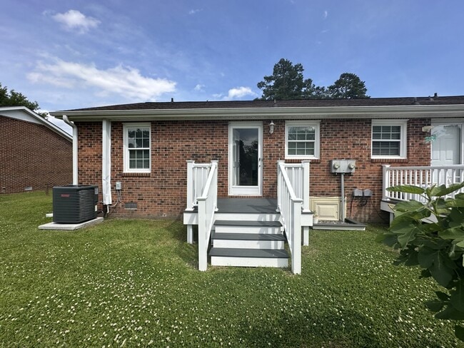 Building Photo - 1205 Cherry Ln