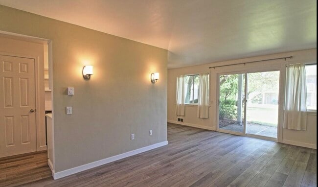 Building Photo - 12230 SE 60th St