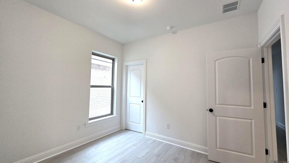 Building Photo - 9232 Asoka Ave